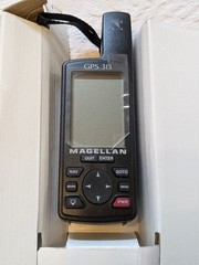 MAGELLAN GPS 315 Handheld Outdoor Navigation and Carry Case