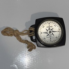 VTG or Antique Taylor Showay compass in Bakelite case Made USA