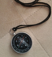 Map Scale Compass Leather Necklace Pocket Outdoor Hike Guide Survival Navigation
