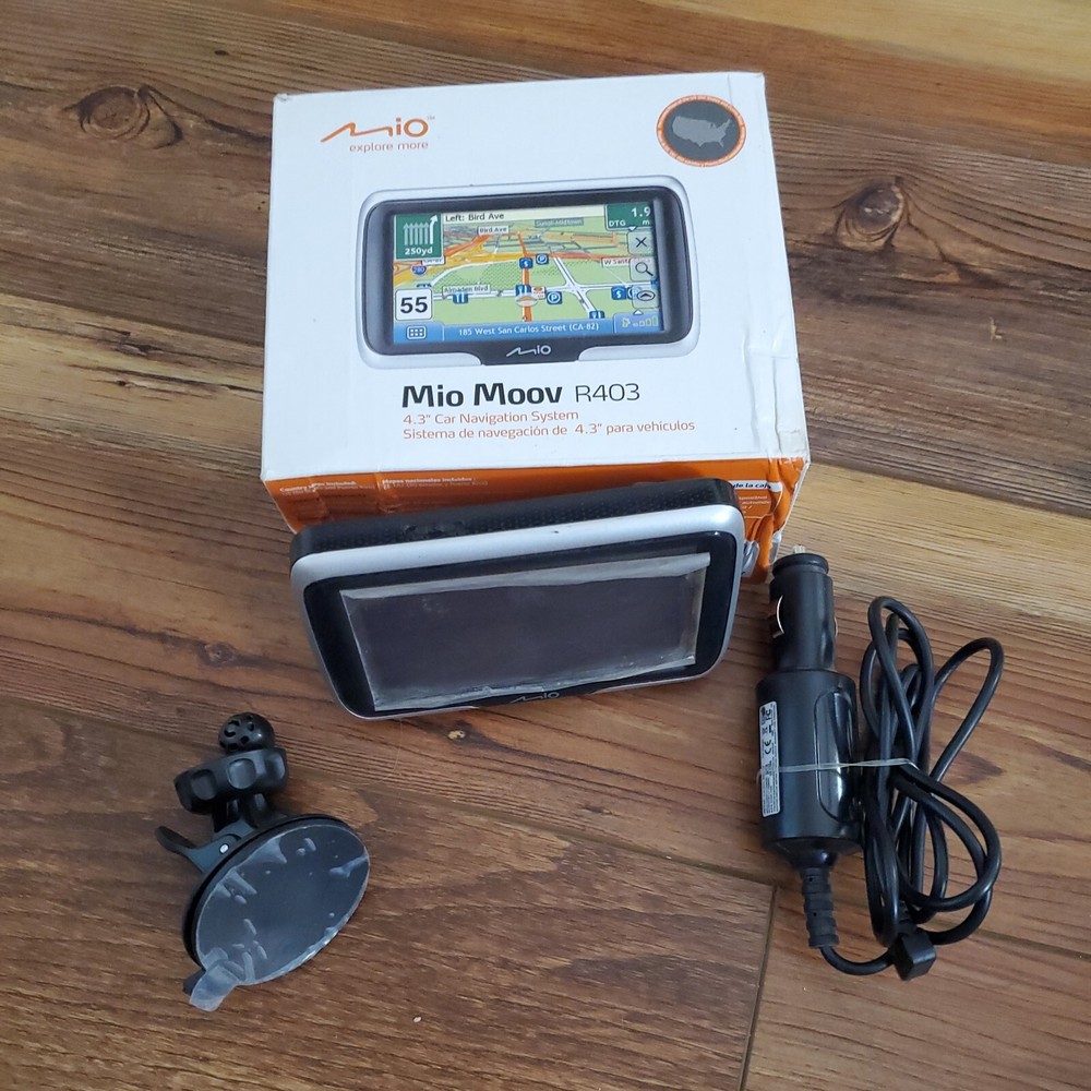 Mio Moov R403 Automotive GPS Navigation System Bundle – GUC
